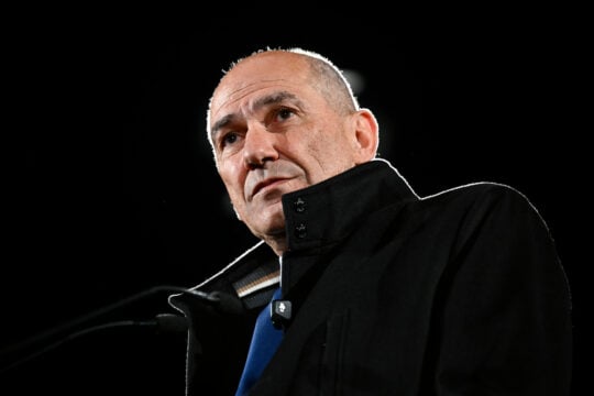 Στροφή της Σλοβενίας: Ο Γιάνσα αίρει την απαγόρευση εισόδου στον Νετανιάχου και το εμπάργκο όπλων στο Ισραήλ