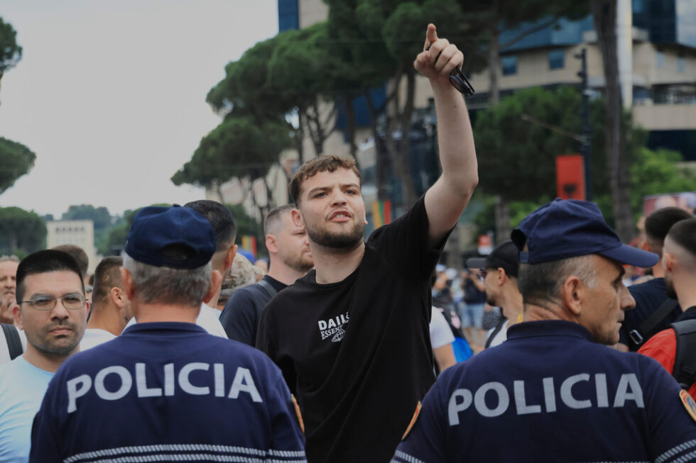 Αλβανία: Κλιμακώνονται οι διαδηλώσεις κατά της επένδυσης-μαμούθ του γαμπρού του Τραμπ [εικόνες]