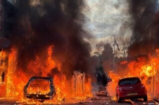 Μπέλφαστ: Σοκαρισμένοι από τη βία οι κάτοικοι – Σε σταθερή κατάσταση το θύμα της αιματηρής επίθεσης [εικόνες – βίντεο]