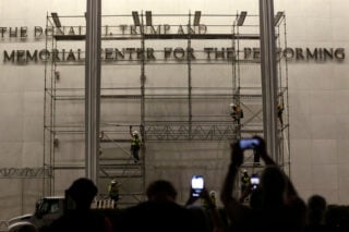 Αφαιρέθηκε το όνομα του Τραμπ από το Κέντρο Κένεντι / AP Photo