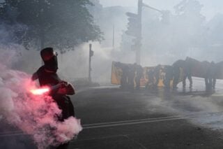 Γενεύη: Συγκρούσεις μεταξύ διαδηλωτών και αστυνομίας σε πορεία κατά της G7 [βίντεο]