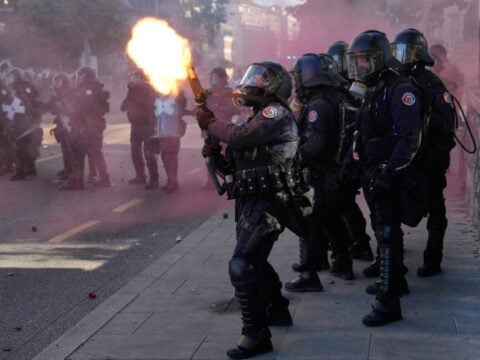 Χάος στους δρόμους της Γενεύης λίγο πριν τη σύνοδο της G7 – «Είναι μια συνάντηση πλουσίων» [εικόνες – βίντεο]