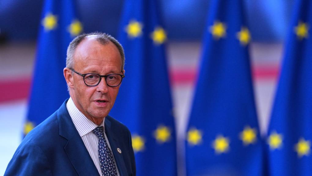 Politico: Ενόχληση Μακρόν και Μερτς για το «άνοιγμα» προς τον Πούτιν – Χωρίστηκε σε δύο στρατόπεδα η Ε.Ε.
