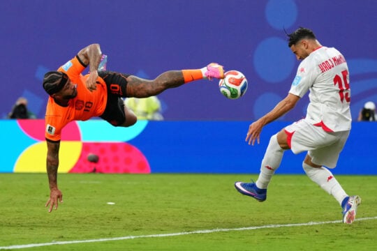 Η Ολλανδία επικράτησε με 3-1 την Τυνησίας (AP Photo/Ed Zurga)