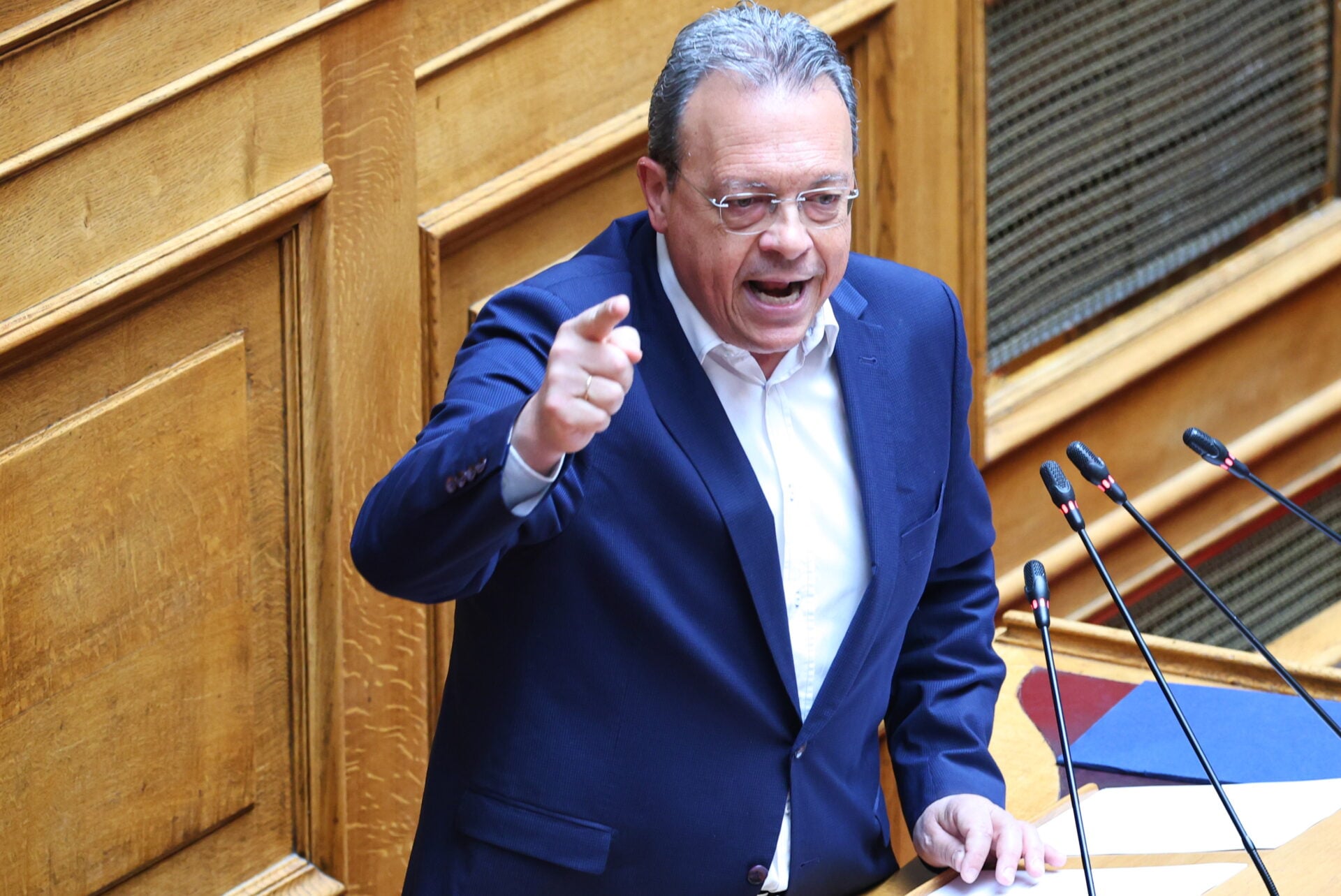 Συνταγματική αναθεώρηση – Φάμελλος: Αλλαγές βαθιά συντηρητικ