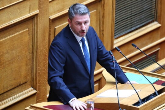 Ανδρουλάκης για αναθεώρηση: «Μαθήματα θεσμικής συμπεριφοράς από τη ΝΔ που καταστρατήγησε Βουλή και Σύνταγμα;»