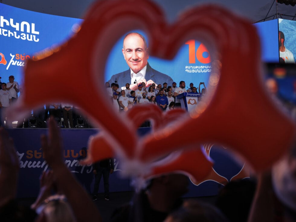 Εκλογές στην Αρμενία: Διεθνείς αντιδράσεις μετά τη νίκη Πασινιάν – Χαιρετίζει η ΕΕ, παραβιάσεις καταγγέλλει η Ρωσία