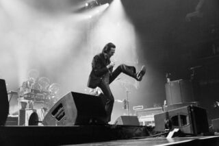 Η σκηνή ανήκει στον Nick Cave: Σαρώνει η ευρωπαϊκή του περιοδεία λίγο πριν εμφανιστεί ξανά στο Release Athens 