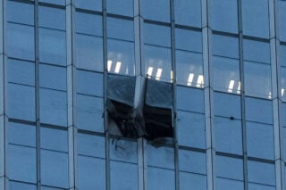 Μικρό αεροσκάφος συνετρίβη στον υψηλότερο ουρανοξύστη του Πεκίνου – Τι λένε αυτόπτες μάρτυρες