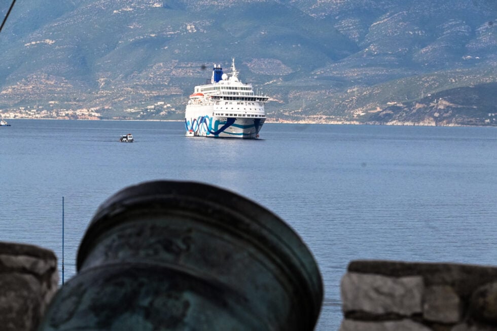 Ναύπλιο – άφιξη του Crown Iris: Κινητοποίηση με πανό και συνθήματα υπέρ της Παλαιστίνης [εικόνες – βίντεο]