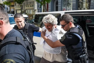 Υπόθεση Τζέιμς Δαλαμάγκα: Συστηνόταν ως «Αντώνης Τζίμας», δήλωνε καρκινοπαθής ελαιοπαραγωγός και υποστήριζε… Χρυσή Αυγή