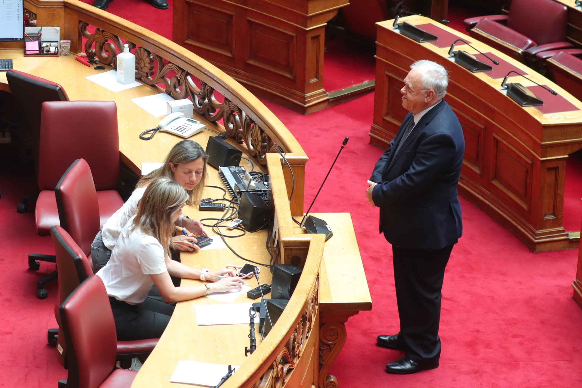 Ορκίστηκε ο Γιάννης Δραγασάκης, καταλαμβάνοντας την έδρα της