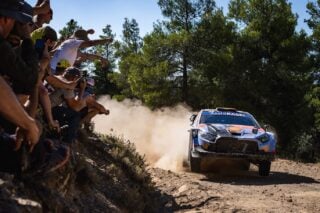 Ράλλυ Ακρόπολις 2026: Οριακό προβάδισμα για Neuville (Hyundai)