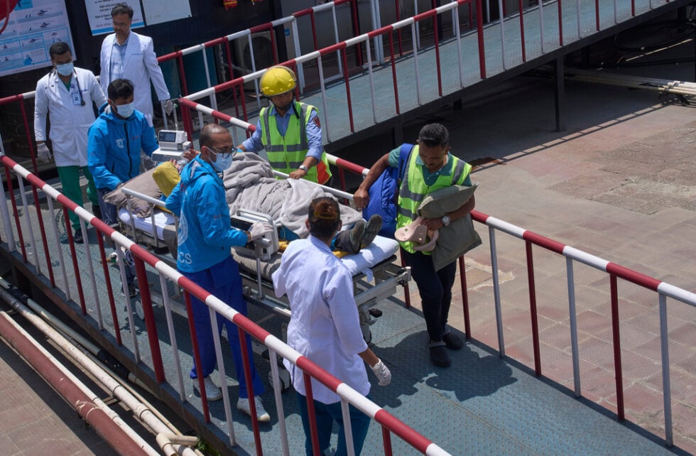 57χρονος ξεγέλασε τον θάνατο στο παγωμένο Έβερεστ: Επέζησε μόνος και με σπασμένο πόδι για μια βδομάδα