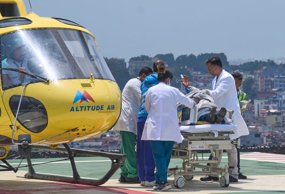 57χρονος ξεγέλασε τον θάνατο στο παγωμένο Έβερεστ: Επέζησε μόνος και με σπασμένο πόδι για μια βδομάδα