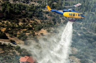 Φωτιά στον Ασπρόκαμπο Φθιώτιδας: Ισχυρές πυροσβεστικές δυνάμεις στο σημείο