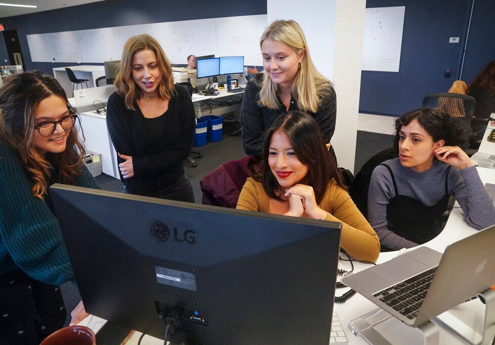 Η Gen Z πληρώνεται καλύτερα από τους Millennials
