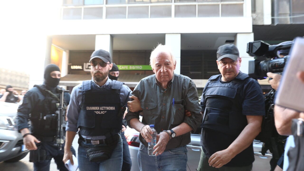 Στον Κορυδαλλό ο Αλέξανδρος Γιωτόπουλος: Η στιγμή της εξόδου του από την Εισαγγελία Πειραιά [βίντεο]