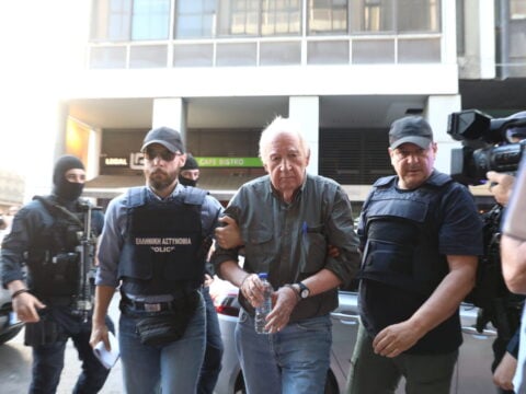 Στον Κορυδαλλό ο Αλέξανδρος Γιωτόπουλος: Η στιγμή της εξόδου του από την Εισαγγελία Πειραιά [βίντεο]