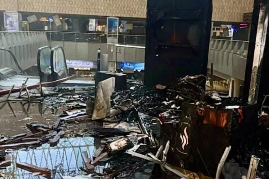 Κουβέιτ: Εικόνες καταστροφής στο αεροδρόμιο μετά τις ιρανικές επιθέσεις – Ένας νεκρός [βίντεο]