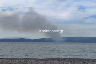 Μεγάλη πυρκαγιά στη Σκαλωσιά Περαχώρας: Ισχυρές δυνάμεις της Πυροσβεστικής στο σημείο