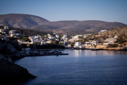 Τα δύο κυκλαδίτικα νησιά που πρωταγωνιστούν σε γαλλική ταξιδιωτική εκπομπή​​​​​​​​​​​
