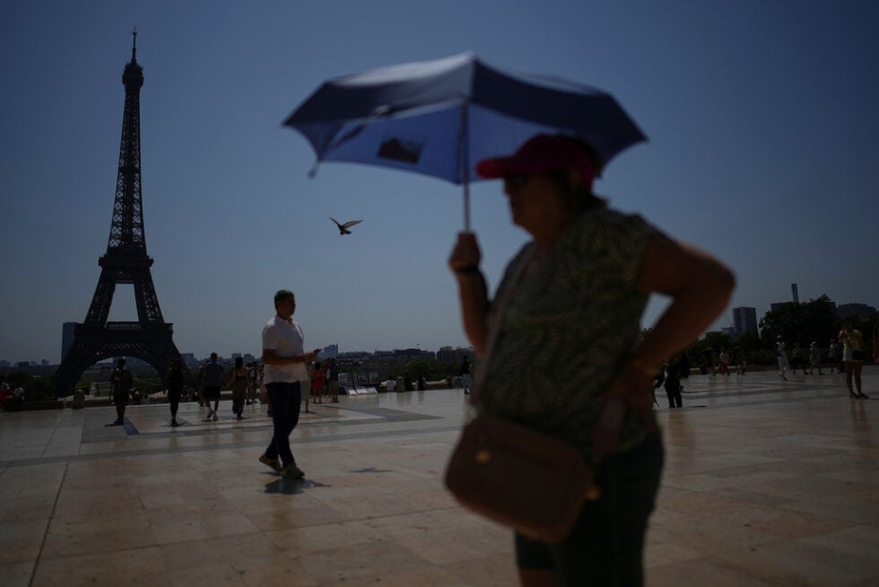 Στον… φούρνο η Δυτική Ευρώπη: 40αρια σε πολλές ευρωπαϊκές πόλεις – Πνίγεται στα ποτάμια ο κόσμος