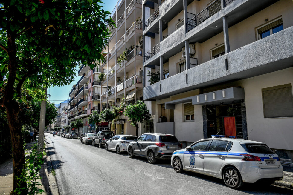 Γυναικοκτονία στην Καλαμάτα: Η 39χρονη φώναζε για βοήθεια – Δεν φέρει αμυντικά τραύματα ο δράστης