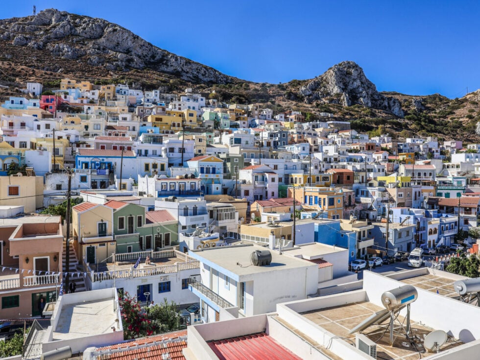 Το νησί των Δωδεκανήσων με την εξωπραγματική θάλασσα που πρωταγωνιστεί στην Ιταλία