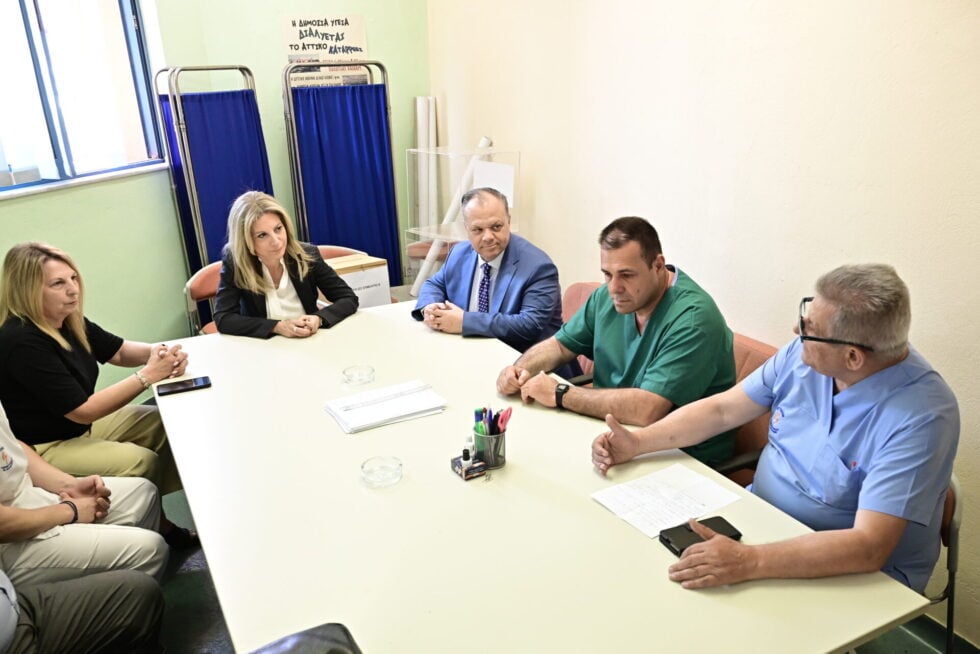 Επίσκεψη της Μαρίας Καρυστιανού στο Αττικόν [εικόνες]