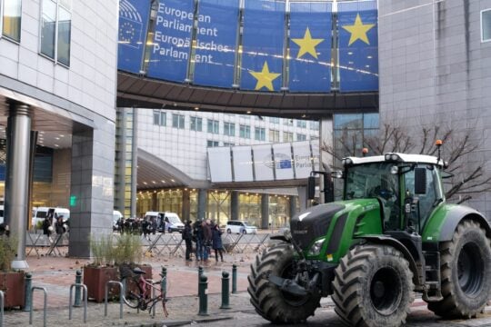 Η Κομισιόν δρομολογεί αγροτικά επιδόματα για τις αυξήσεις στις τιμές των λιπασμάτων