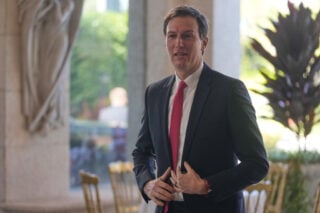 Politico: Στο μικροσκόπιο των αλβανικών αρχών ο γαμπρός του Τραμπ και οι επενδύσεις του στην Αλβανία