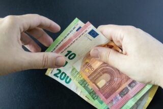 Ρόδος: Μηχανικός προφυλακίστηκε για απάτη – Κατηγορείται ότι εισέπραττε λεφτά υποσχόμενος αναπτυξιακά προγράμματα