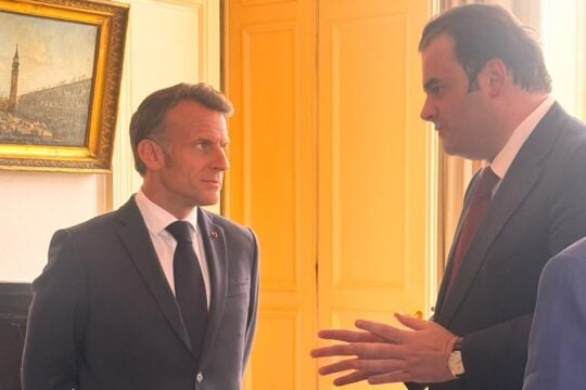 Τετ-α-τετ Μακρόν με Πιερρακάκη: Στο επίκεντρο η οικονομία και οι ελληνογαλλικές σχέσεις