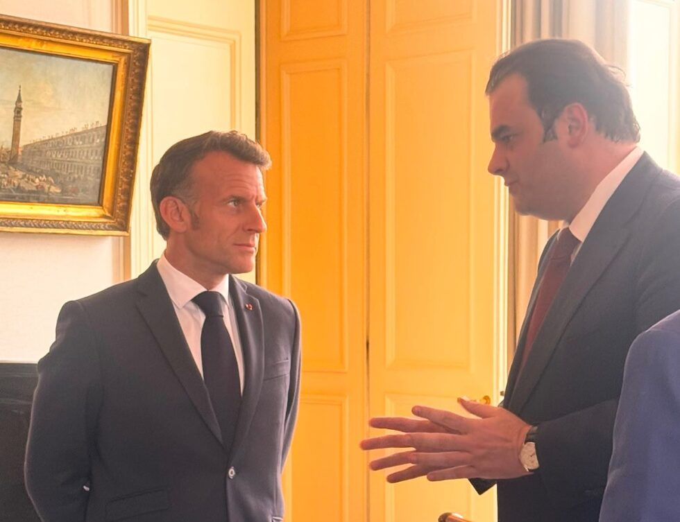 Τετ-α-τετ Μακρόν με Πιερρακάκη: Στο επίκεντρο η οικονομία και οι ελληνογαλλικές σχέσεις