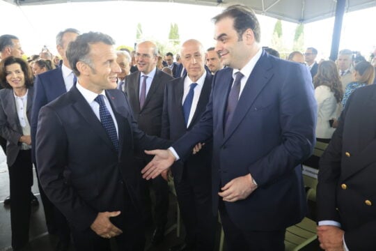 Τετ-α-τετ Μακρόν με Πιερρακάκη: Στο επίκεντρο η οικονομία και οι ελληνογαλλικές σχέσεις