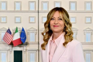 Μελόνι: «Η Ιταλία δεν είναι μπανανία – Όχι στην έκτακτη φορολόγηση των υψηλότερων εισοδημάτων»