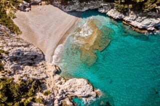 Το νησί του Αιγαίου με την βαθιά αυθεντική ζωή, την αδάμαστη φύση και τις παραδεισένιες παραλίες