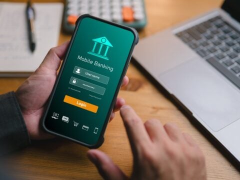 Mobile banking - Φωτογραφία αρχείου - Shutterstock