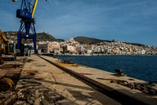 Εργατικό ατύχημα στο ναυπηγείο της Σύρου: Τραυματίστηκε 63χρονος