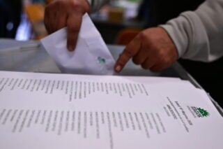 Οι αιχμές του ΠΑΣΟΚ για τις δημοσκοπήσεις και η απάντηση Ανδρουλάκη στις «απειλές» Ζούπη