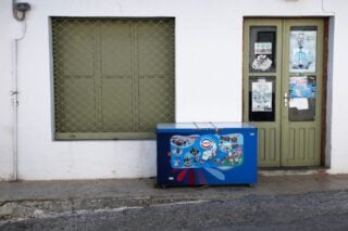 Συνελήφθησαν τρεις ανήλικοι στη Θεσσαλονίκη: Έκλεψαν παγωτά από περίπτερο
