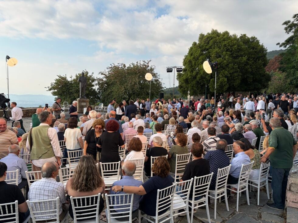 Ανδρουλάκης στο Καλέντζι: Αν ζούσε ο Ανδρέας δεν θα τολμούσαν ΕΥΠ και παρακρατικά δίκτυα να παρακολουθούν την ηγεσία του στρατού