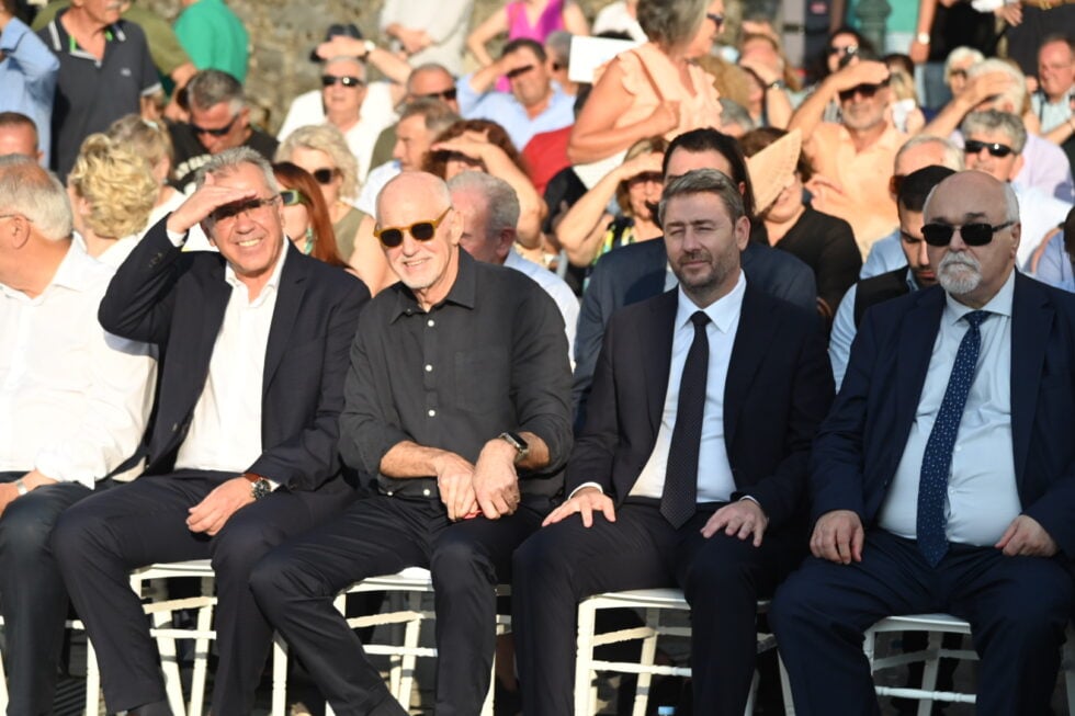 Ανδρουλάκης στο Καλέντζι: Αν ζούσε ο Ανδρέας δεν θα τολμούσαν ΕΥΠ και παρακρατικά δίκτυα να παρακολουθούν την ηγεσία του στρατού