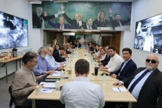 ΠΑΣΟΚ: «Αντίπαλός μας η ΝΔ, θα απαντάμε σε κάθε πρόκληση» – Τι αναφέρει η απόφαση του Πολιτικού Συμβουλίου