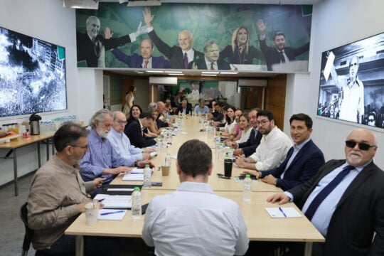 ΠΑΣΟΚ: «Αντίπαλός μας η ΝΔ, θα απαντάμε σε κάθε πρόκληση» – Τι αναφέρει η απόφαση του Πολιτικού Συμβουλίου