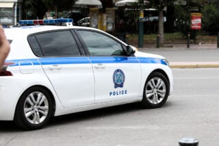 Έλενα Τοπαλίδου: Η έξοδος της ηθοποιού από την Ευελπίδων – Αναβλήθηκε η δίκη