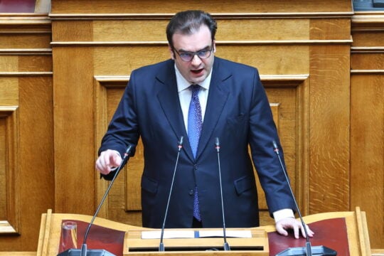 Πότε θα ψηφιστεί η αύξηση του ακατάσχετου στα 1.600 ευρώ