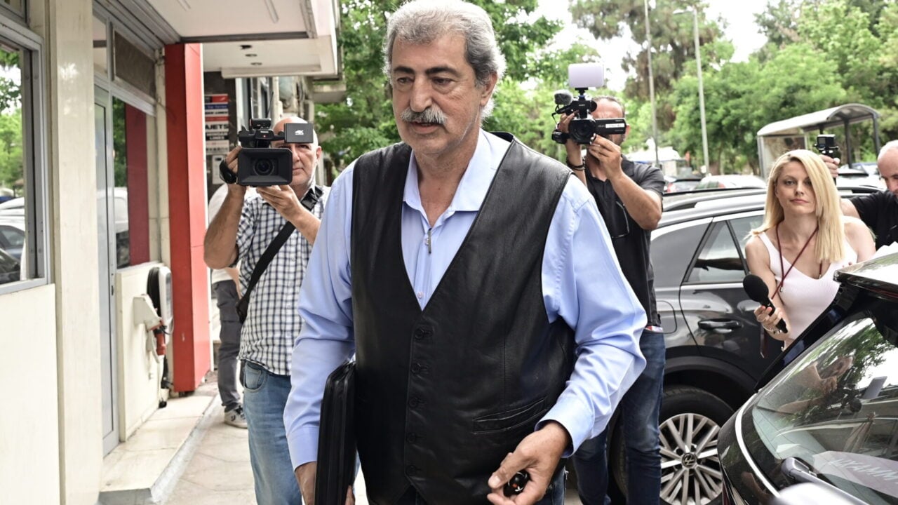 ΣΥΡΙΖΑ: Ο Πολάκης ζητάει «οικειοθελή απόσυρση» της Ρένας Δούρου από την κούρσα για την προεδρία