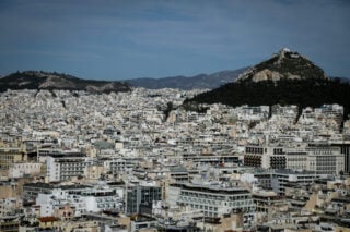 Καυτοί διάλογοι στο κύκλωμα πολεοδομίας: Το «δώρο» των 3.000 ευρώ, τα τηλέφωνα φαντάσματα σε όνομα Κινέζου και το ξέπλυμα σε ακίνητα